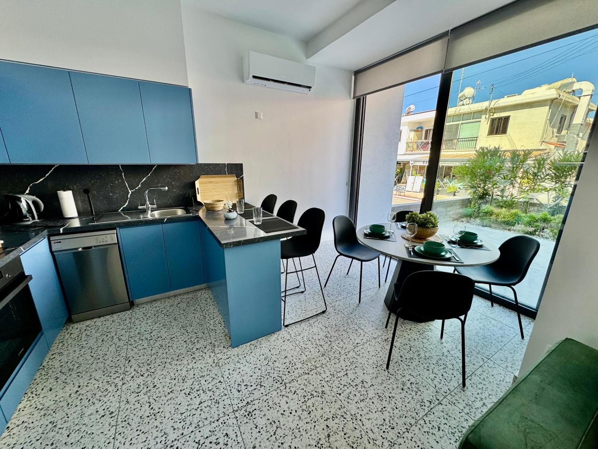 Luxury Maisonette 200 Meter To Sea Apartment *